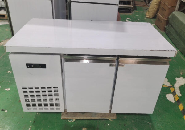 5 Heavy-Duty Commercial Worktop Fridge Stainless Steel Construction for Catering and Restaurant Kitchen Equipment