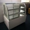 ptr Commercial Curved Glass Cake Display Showcase Anti-Fog Tempered Glass LED Lighting Adjustable Temperature Control for Mousse